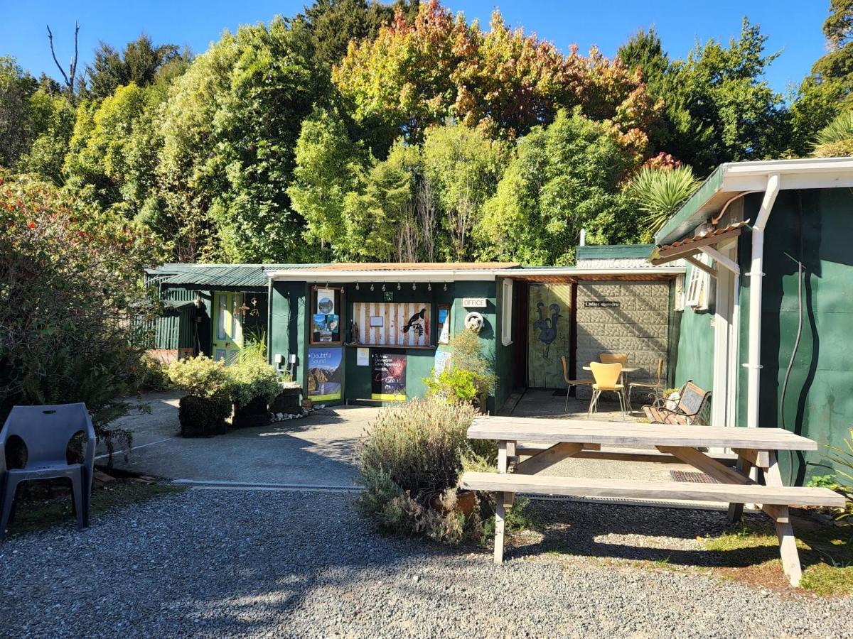 Possum Lodge Manapouri Exterior foto